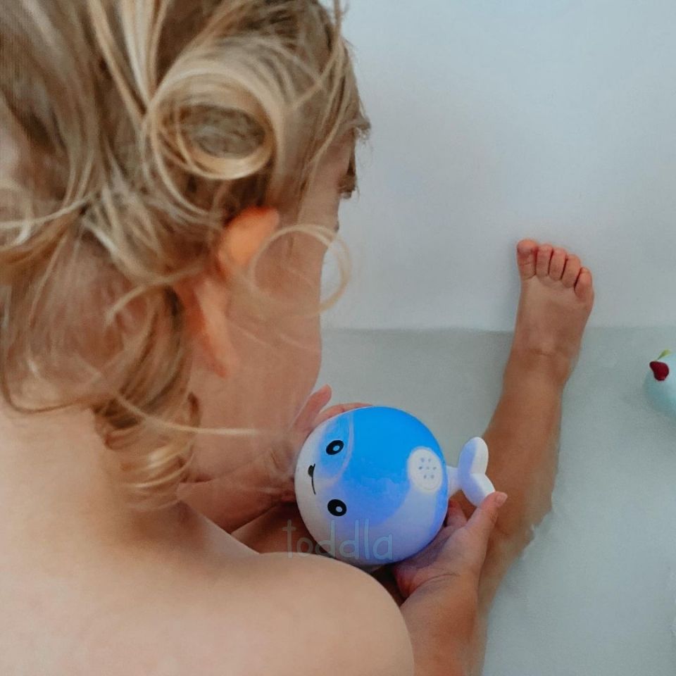 Whale Bath Toy - thedealzninja